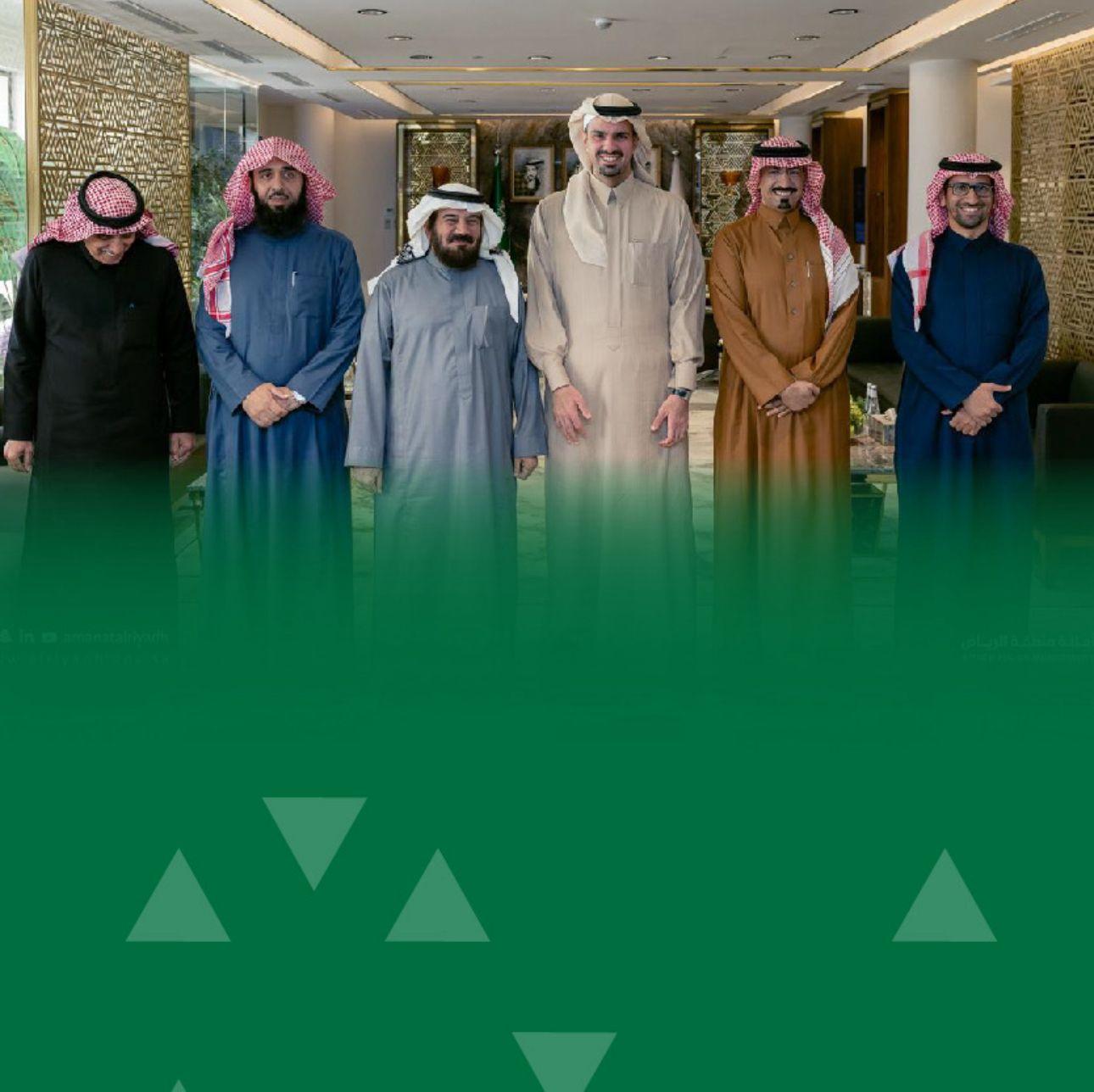 أمين منطقة الرياض يلتقي بعدد من أهالي حي المهدية في مبادرة "قهوة مع الأمين"